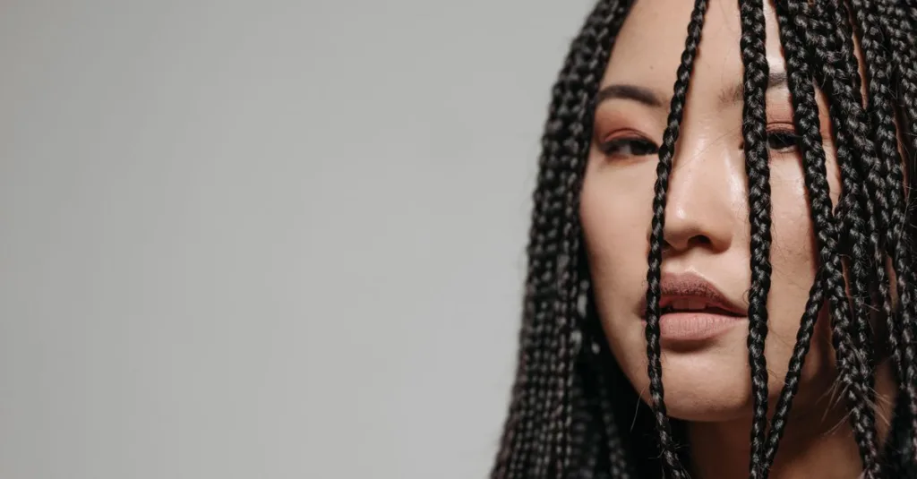 découvrez l'art du tressage avec nos astuces et techniques pour réaliser des coiffures élégantes et originales. maîtrisez le braiding facilement et sublimez votre style au quotidien.
